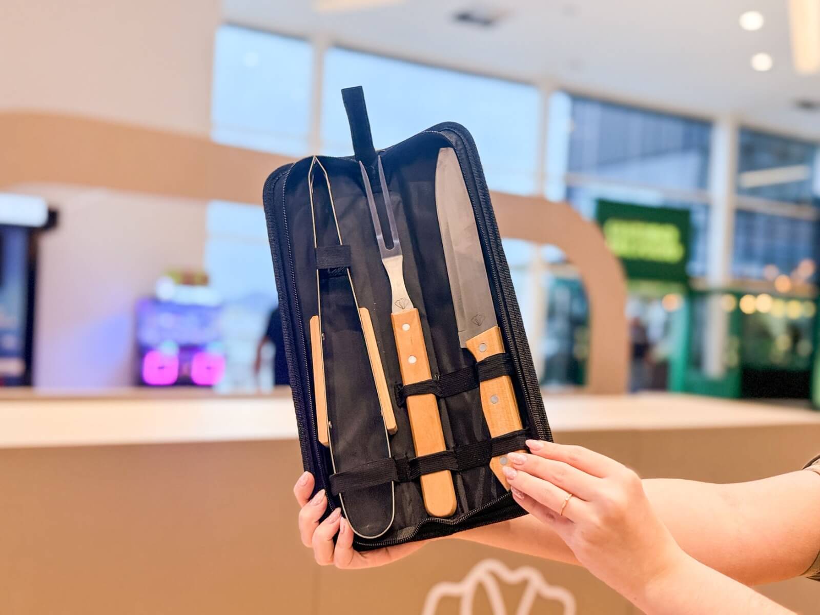 Itajaí Shopping vai presentear clientes com kit churrasco personalizado