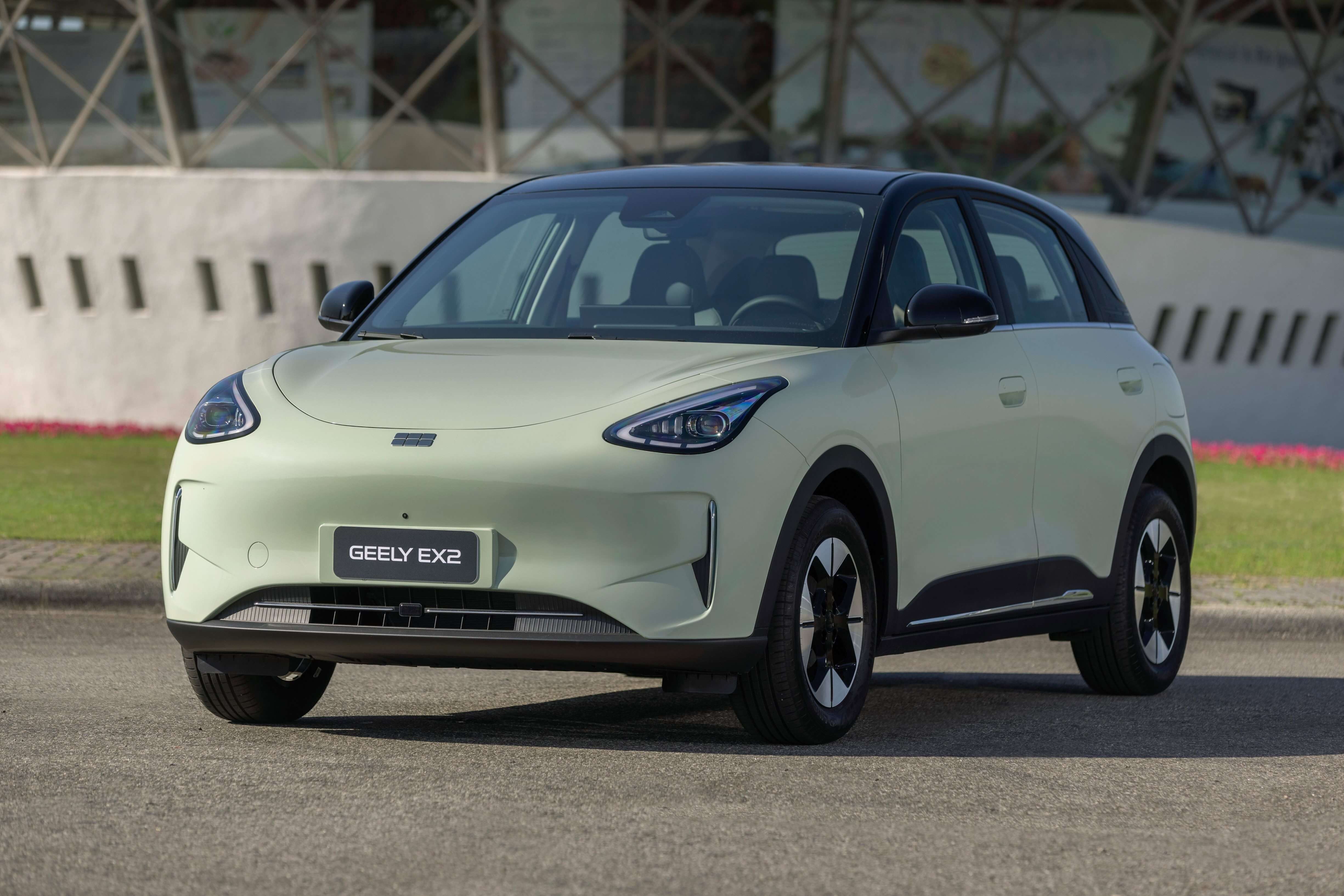 Geely dá descontos de até 11% em elétricos e híbrido
