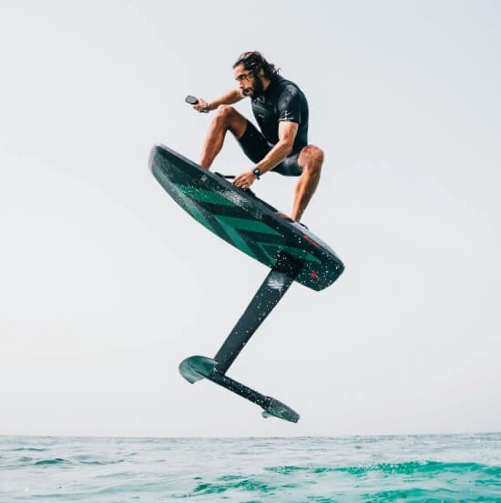 Audi lança prancha elétrica que “voa” sobre a água