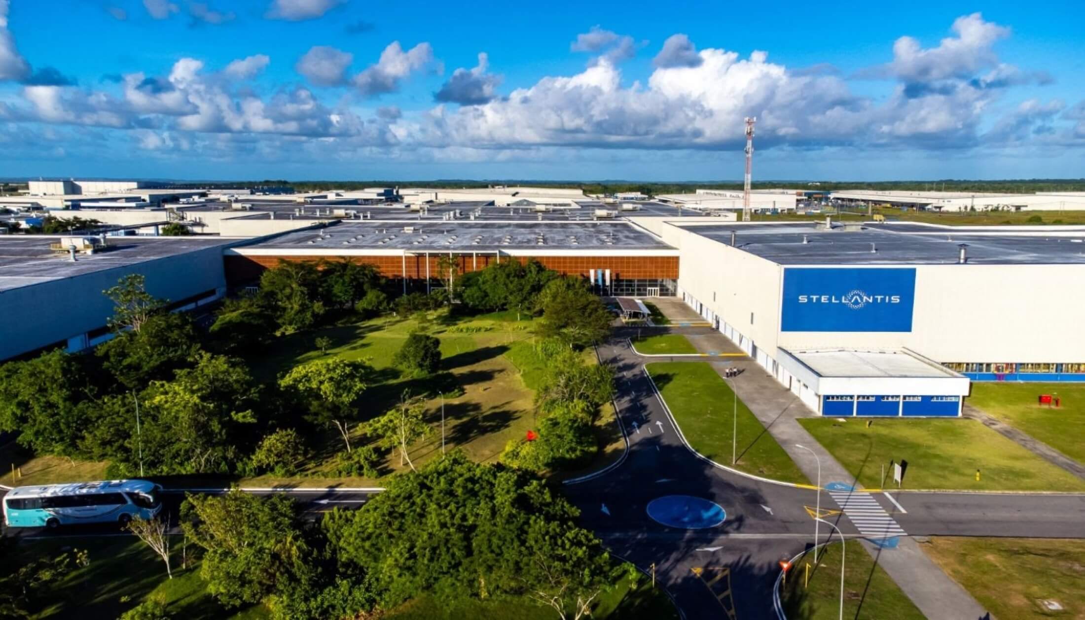 Stellantis vai produzir novo híbrido leve em Pernambuco