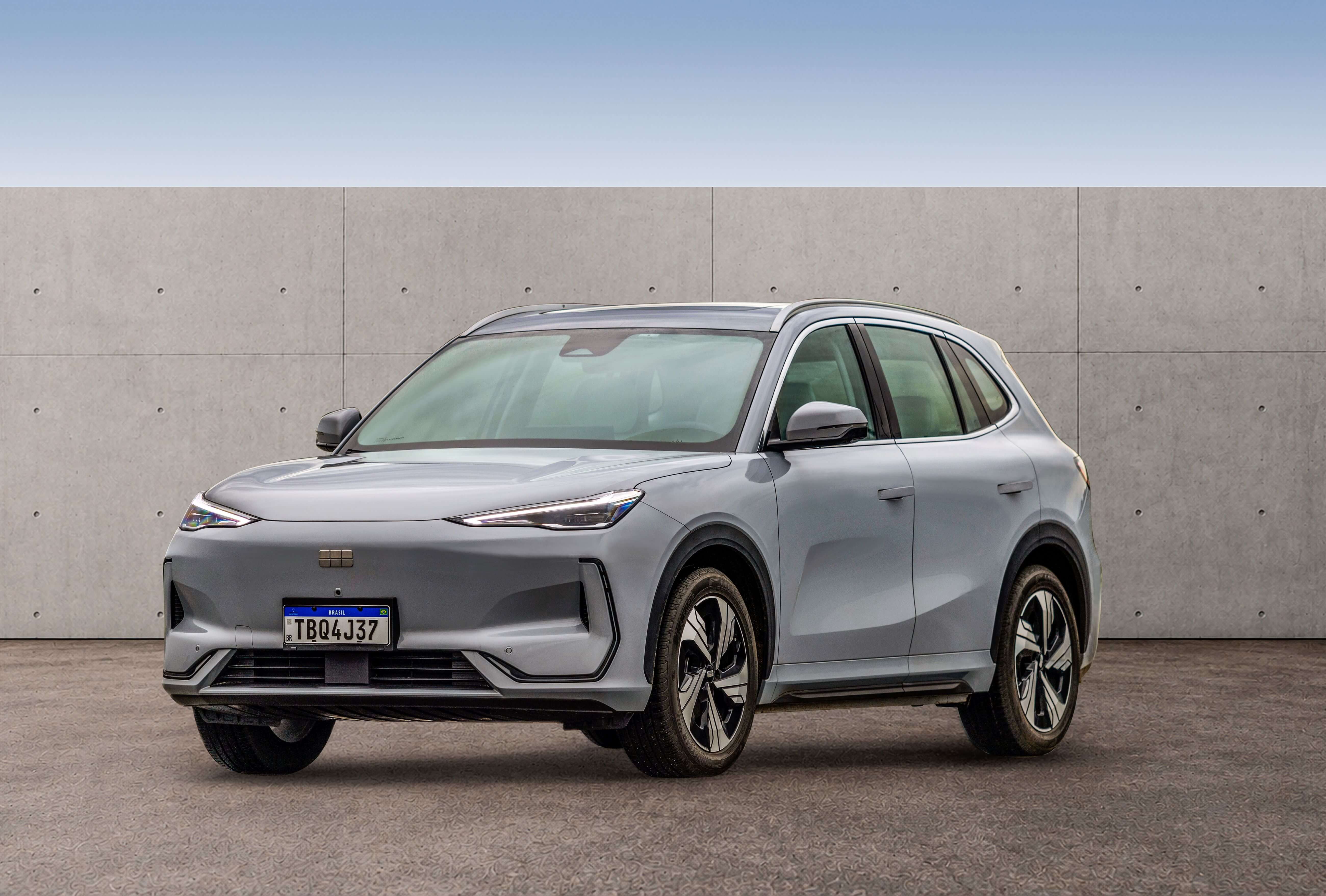 Geely EX5 ganha interior branco sem aumentar o preço
