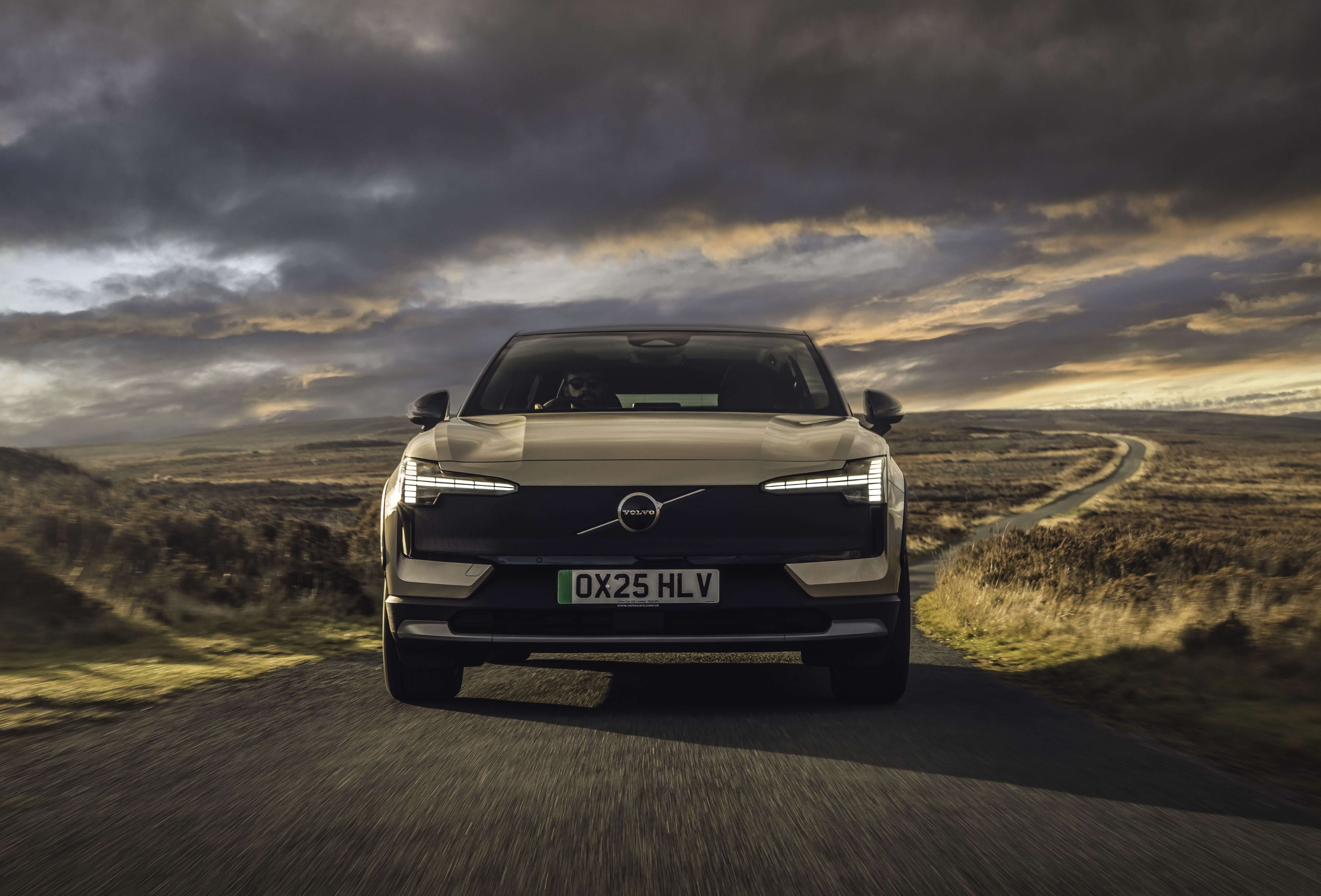 Volvo lança EX30 Cross Cuuntry por R$ 314.950  