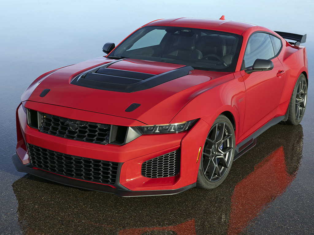 Mustang Dark Horse SC vira carro de pista